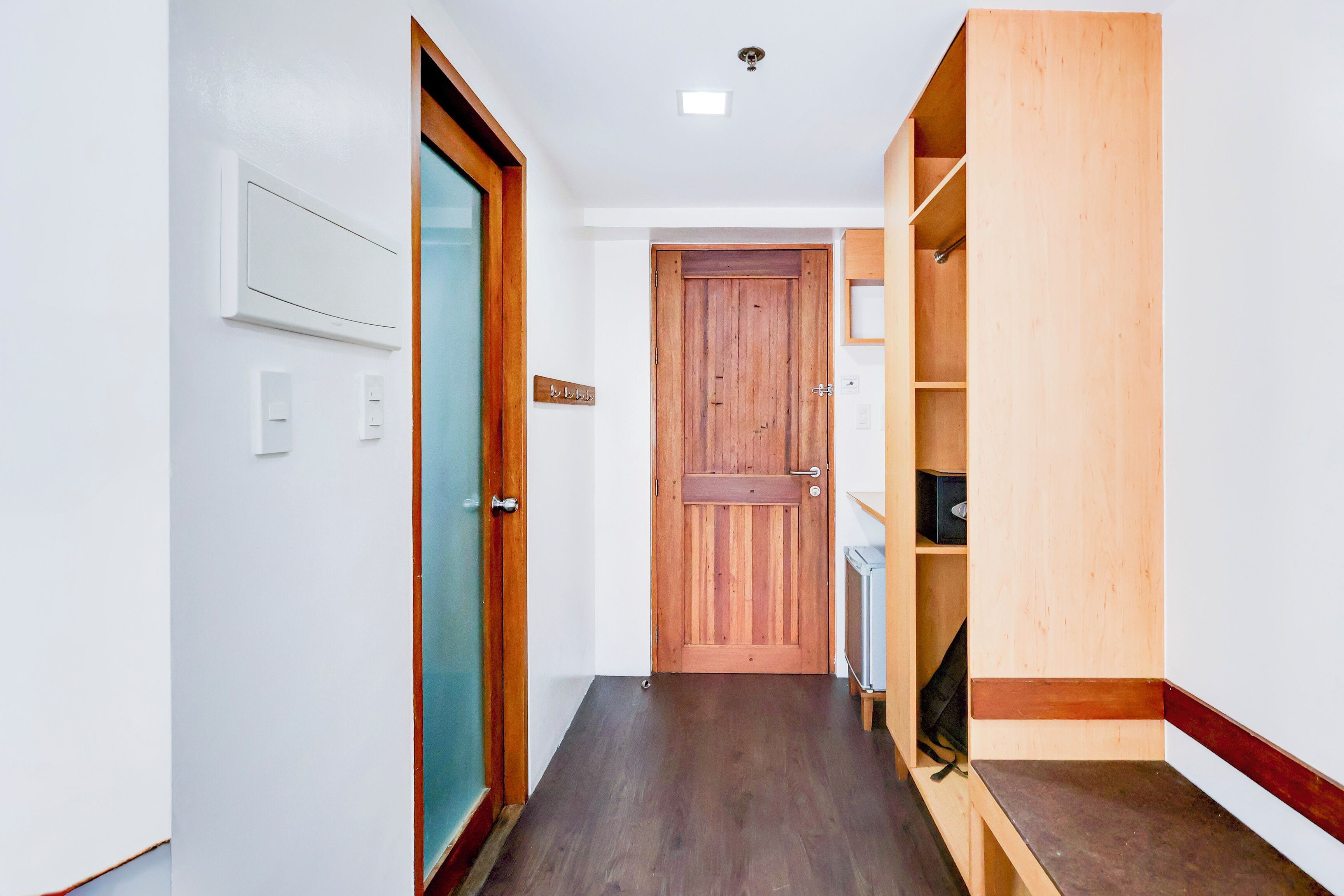 Työpöytä, ilmainen Wi-Fi, vuodevaatteet