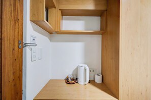 Quarto casal luxo | 1 quarto, escrivaninha, Wi-Fi de cortesia, roupa de cama