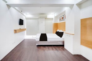 Deluxe Double Room | Desk, free WiFi, bed sheets