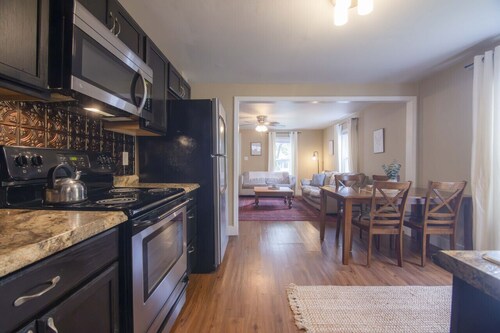 1-BR Gem Near Downtown & Nature Escapes