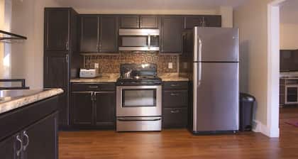 1-BR Gem Near Downtown & Nature Escapes