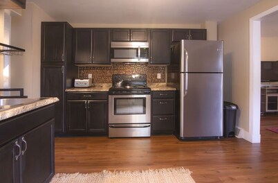 1-BR Gem Near Downtown & Nature Escapes