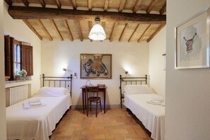 4 camere, ferro/asse da stiro, culla da viaggio, Wi-Fi gratuito