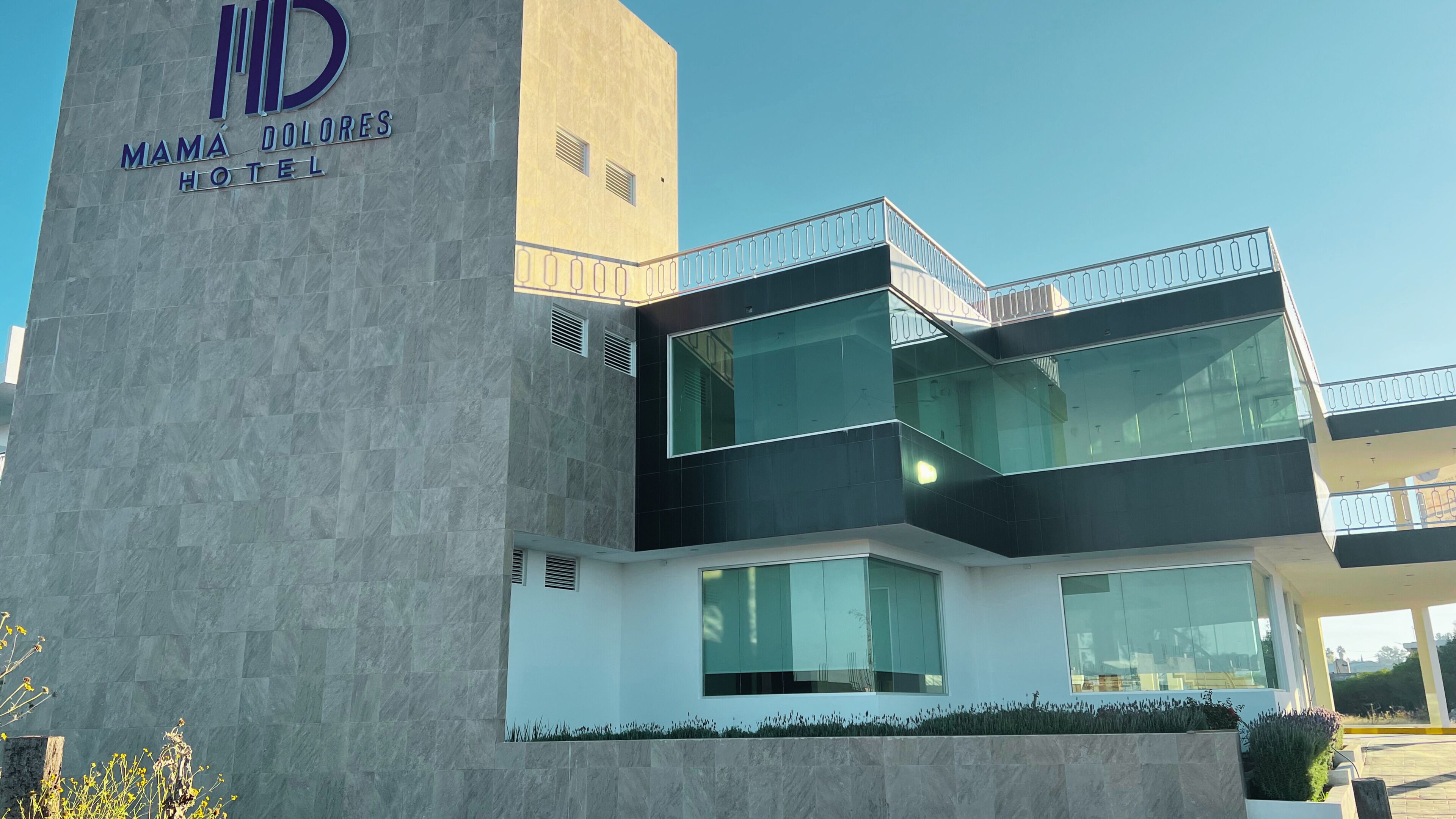 Vista frontal de la propiedad