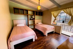 Desk, laptop workspace, free WiFi, bed sheets - L'Aurora Residencial Cusco (Cusco)