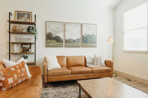 TV connectée, cheminée, baby-foot