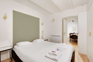 Apartment | 2 bedrooms, laptop workspace, iron/ironing board, bed sheets - Welcoming Apartment -2br/8p- Bel-air (Paris)