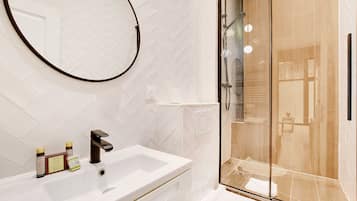 Apartment | Badezimmer | Haartrockner, Handtücher, Shampoo