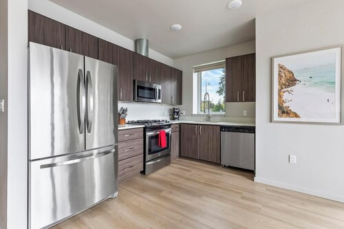 Landing | Beautiful 1BD, Pool, Clubhouse