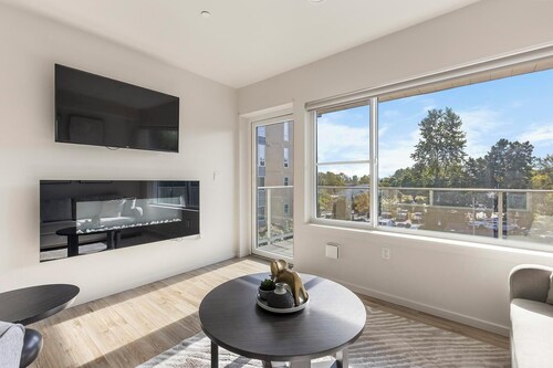 Landing | Stunning 1BD, Pool, Clubhouse