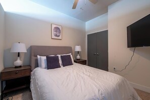 1 makuuhuone, työpöytä, silitysrauta/-lauta, Wi-Fi