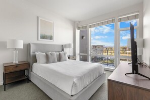 1 makuuhuone, työpöytä, silitysrauta/-lauta, Wi-Fi