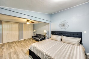 3 bedrooms, iron/ironing board, WiFi, bed sheets - Hike, Golf & Fish: Pine Bluff Retreat (Pine Bluff)
