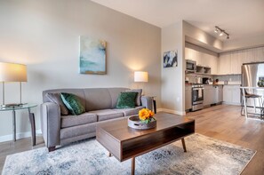 Living area - Escape at Harbor Point - ESC-1058 (Stamford)