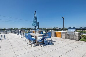 Outdoor dining - Escape at Harbor Point - ESC-1058 (Stamford)