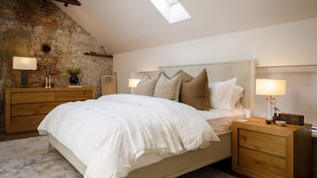 Luxury House, Garden View | 3 bedrooms, premium bedding, in-room safe, blackout drapes