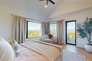 4 quartos, acesso à internet, roupa de cama