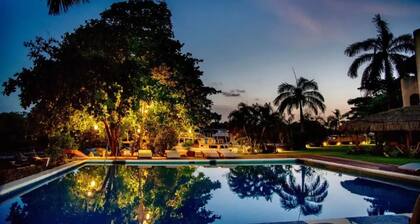 Villa with pool in hotel zone