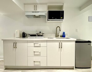 Réfrigérateur, four à micro-ondes