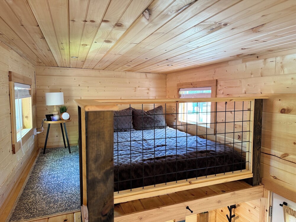 2 Tiny Home On The River With a Hot Tub Cosby Abritel