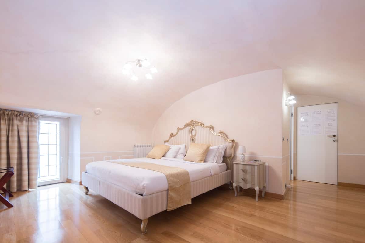 Superior Suite | 1 bedroom, Egyptian cotton sheets, premium bedding, memory-foam beds