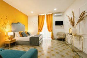 4 bedrooms, iron/ironing board, free WiFi, bed sheets - Naples Luxury Apartment, located in the historic center of Naples (Napoli)