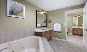 Jetted tub, hair dryer, towels, soap - Visit the Beautiful Smoky Mountains!  (Sevierville)