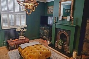 TV - The Little Green House - Cheltenham, Walk to Town (Cheltenham)