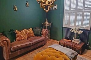 TV - The Little Green House - Cheltenham, Walk to Town (Cheltenham)