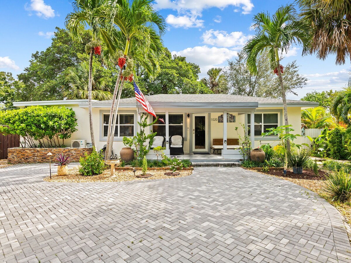 Prime Location Paradise - Beaches, dining and more!