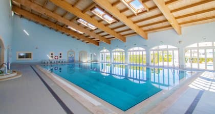 Luxury 2BR Apt w/ Pools & BBQ – Portimão/Alvor