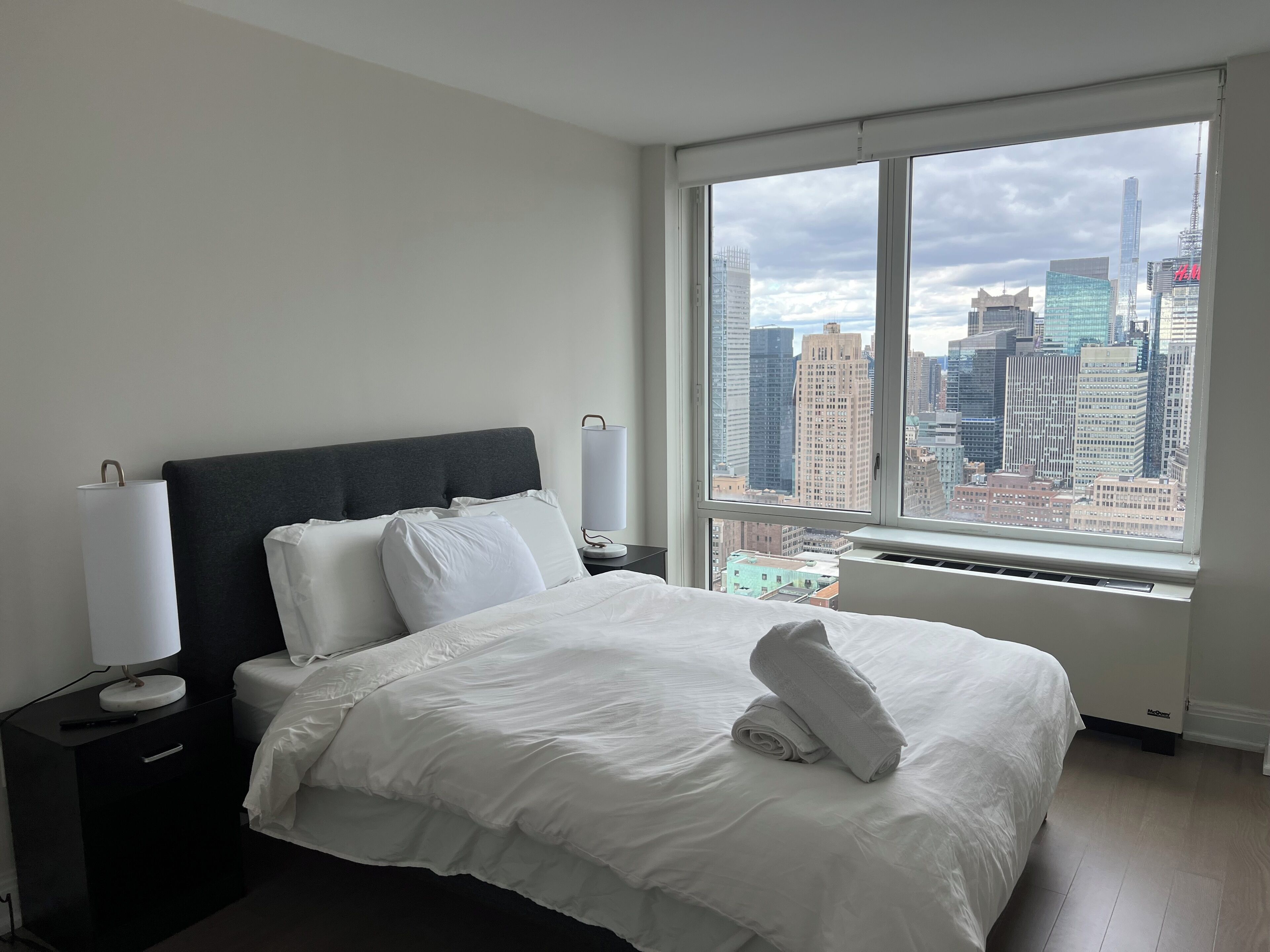 1 slaapkamer, een strijkplank/strijkijzer, wifi, beddengoed