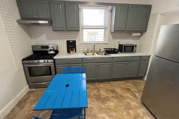 Micro-ondes, four, plaque de cuisson