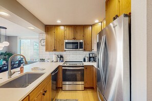 Refrigerador, microondas, horno, placa de cocina
