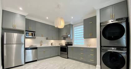 Renovated & Chic Maple Heritage Home