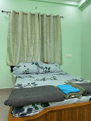 3 bedrooms, WiFi, bed sheets