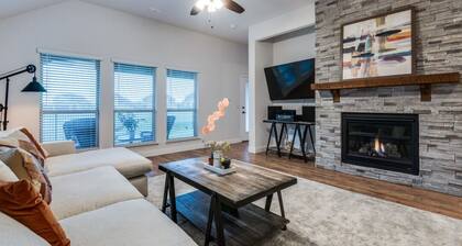 Amazing upgraded masterpiece with a nice gym upstairs, full kitchen, and games!