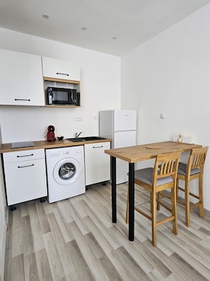 Fridge, microwave, stovetop, coffee/tea maker