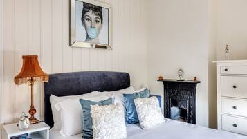2 bedrooms, iron/ironing board, WiFi (free), bed sheets