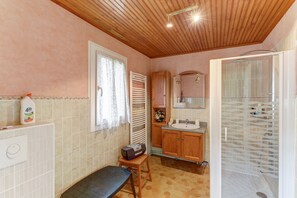 Hair dryer, towels
