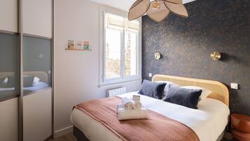 2 bedrooms, iron/ironing board, free WiFi, bed sheets