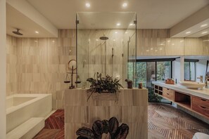 Douche, serviettes fournies, savon, shampoing