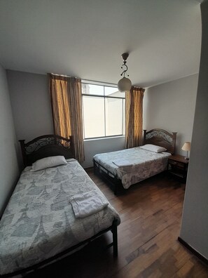 2 slaapkamers, een strijkplank/strijkijzer, wifi, beddengoed