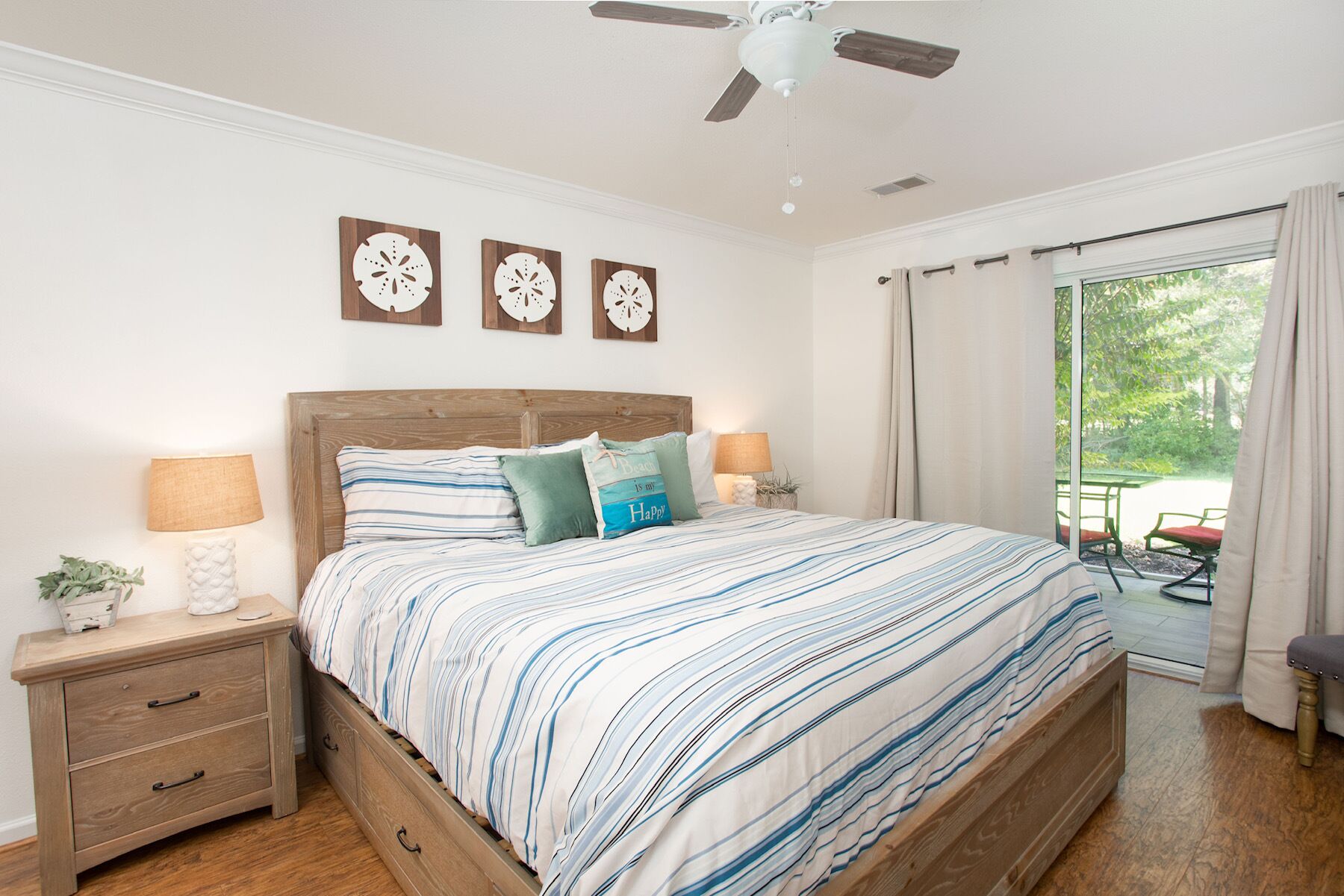 3 habitaciones, tabla de planchar con plancha y cuna de viaje 