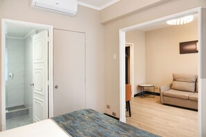 ห้องดีลักซ์ดับเบิล | ตู้นิรภัยในห้องพัก, ห้องเก็บเสี ยง, Wi-Fi ฟรี, ผ้าปูที่นอน