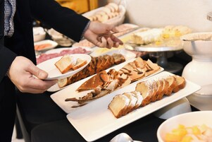 Desayuno bufé gratuito y diario