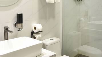 In-room safe, soundproofing, free WiFi, bed sheets