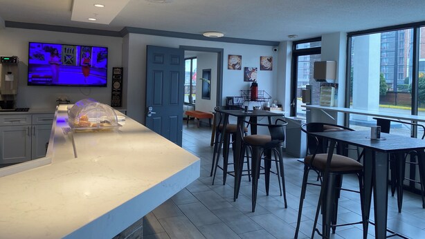 Breakfast buffet - Hotel 10 Extended Stay (New Orleans)