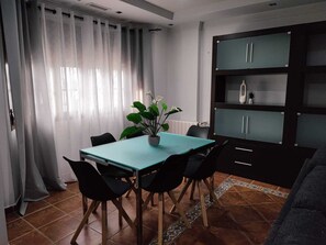 Dining - Three bedrooms five bathrooms patio with pool private parking (Arriate)