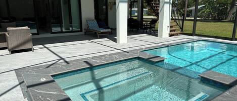 Piscine extérieure, piscine chauffée